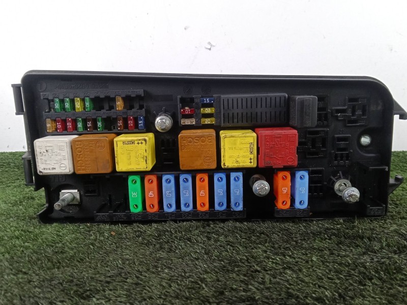 Recambio de caja reles / fusibles para opel vectra c berlina 1.9 16v cdti cat (z 19 dth / lrd) referencia OEM IAM 13190370 - 519