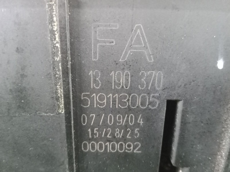 Recambio de caja reles / fusibles para opel vectra c berlina 1.9 16v cdti cat (z 19 dth / lrd) referencia OEM IAM 13190370 - 519