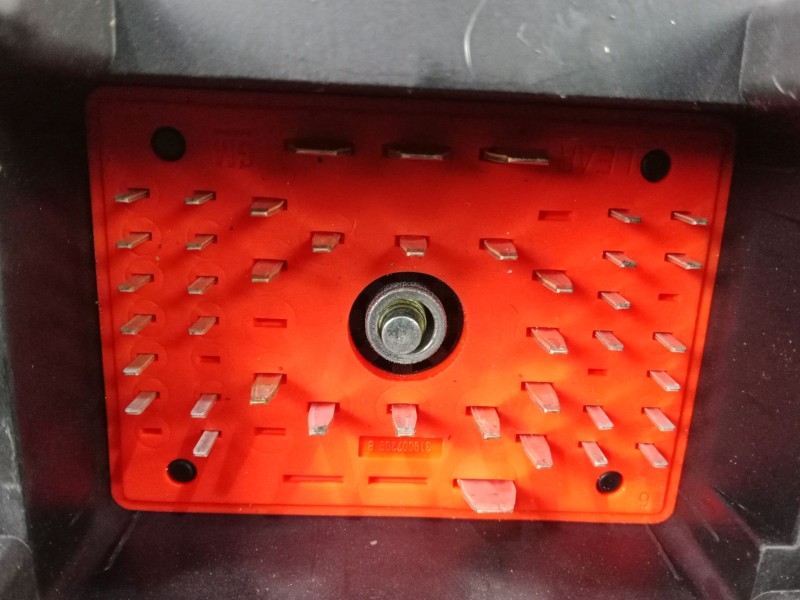 Recambio de caja reles / fusibles para opel vectra c berlina 1.9 16v cdti cat (z 19 dth / lrd) referencia OEM IAM 13190370 - 519