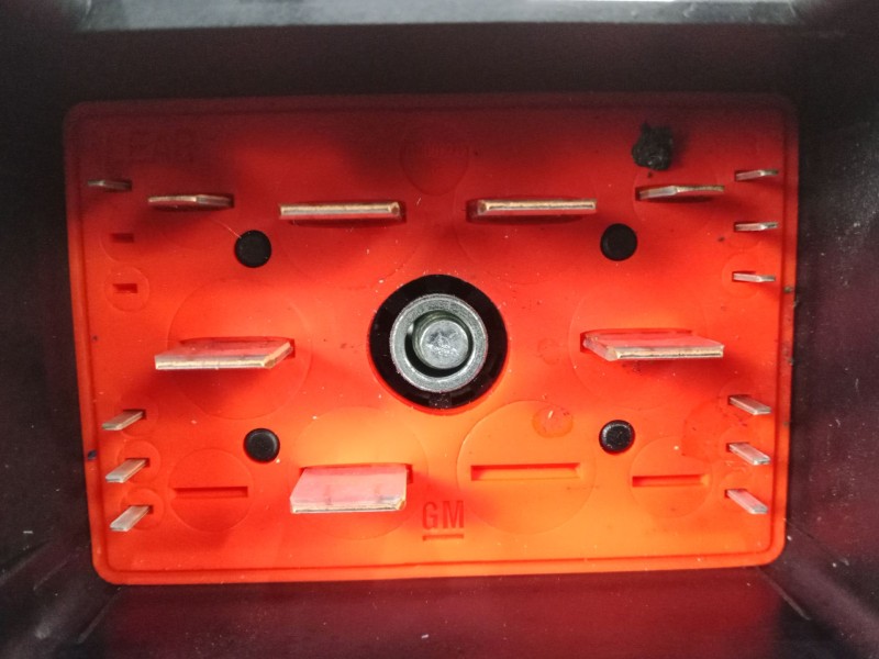 Recambio de caja reles / fusibles para opel vectra c berlina 1.9 16v cdti cat (z 19 dth / lrd) referencia OEM IAM 13190370 - 519