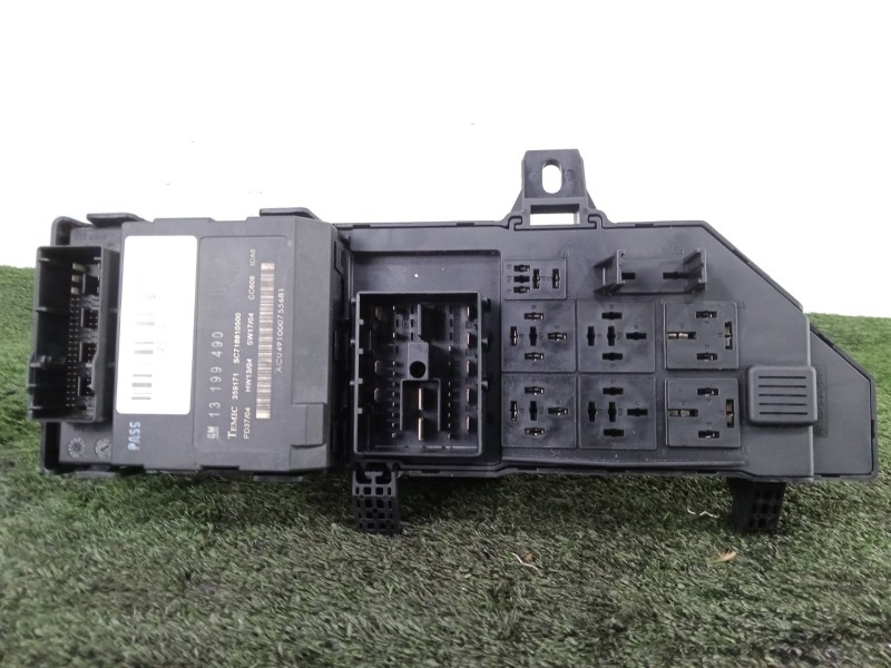 Recambio de caja reles / fusibles para opel vectra c berlina 1.9 16v cdti cat (z 19 dth / lrd) referencia OEM IAM 13199490 - 359