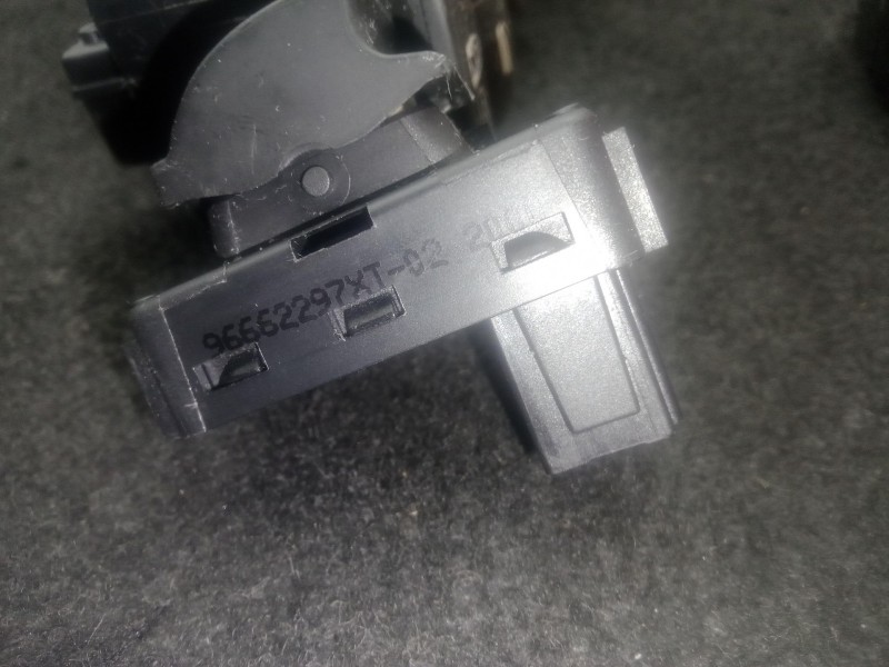 Recambio de mando elevalunas delantero derecho para peugeot 5008 (0u_, 0e_) 1.6 hdi referencia OEM IAM 96662297XT  