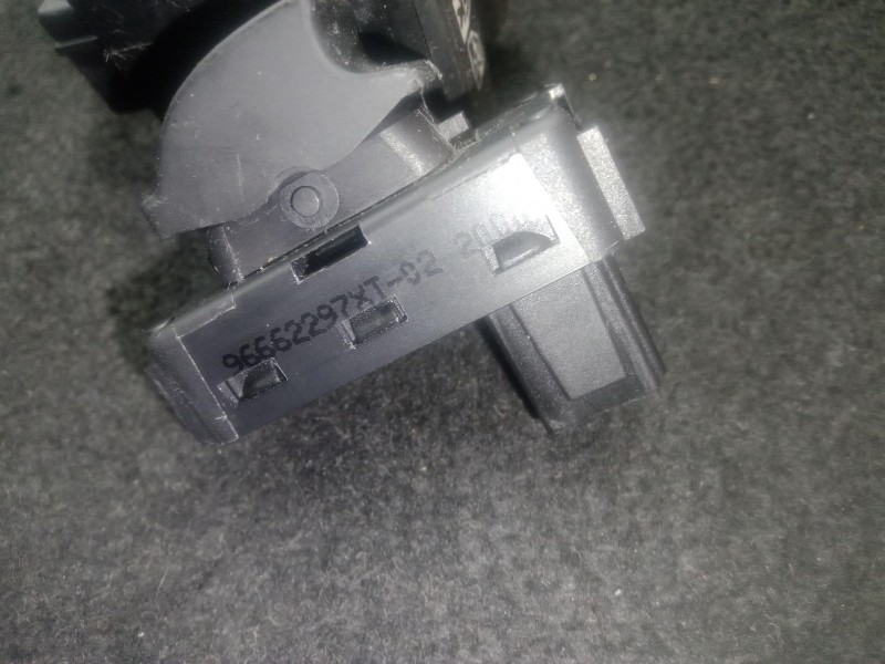 Recambio de mando elevalunas trasero derecho para peugeot 5008 (0u_, 0e_) 1.6 hdi referencia OEM IAM 96662297XT  