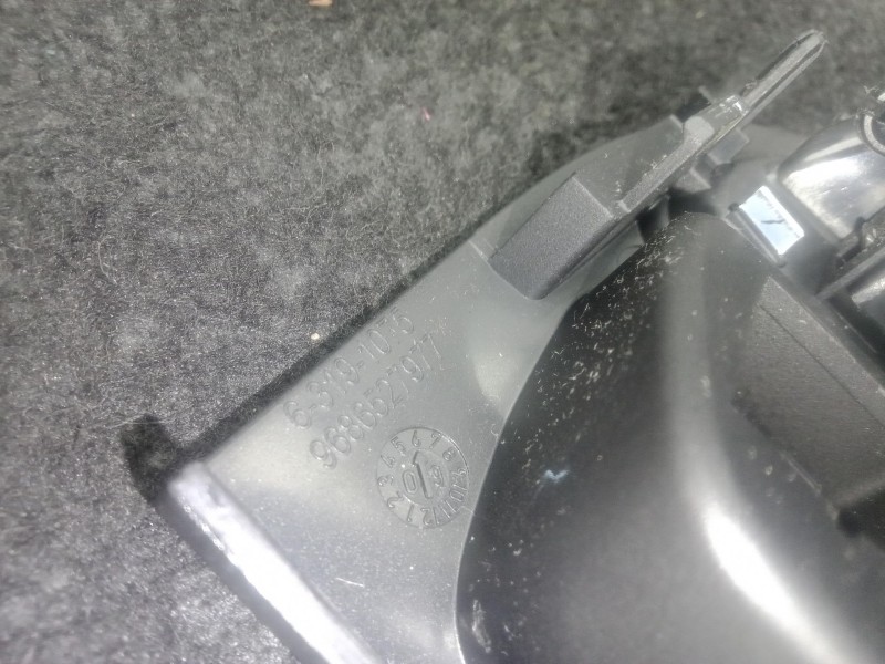 Recambio de aireador delantero central para peugeot 5008 (0u_, 0e_) 1.6 hdi referencia OEM IAM 9686527977  