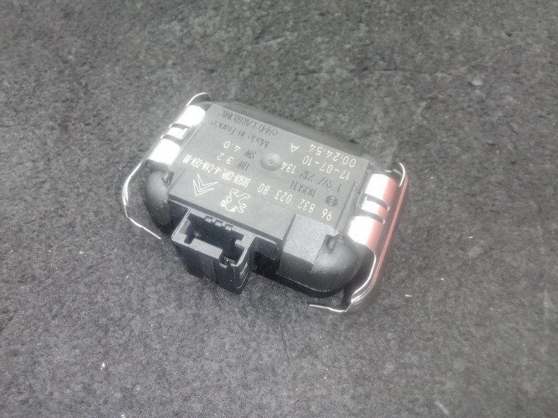 Recambio de sensor para peugeot 5008 (0u_, 0e_) 1.6 hdi referencia OEM IAM 9683202380 - 1397212134 BOSCH LLUVIA