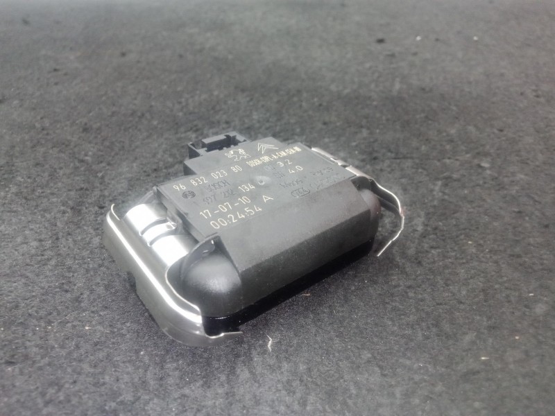 Recambio de sensor para peugeot 5008 (0u_, 0e_) 1.6 hdi referencia OEM IAM 9683202380 - 1397212134 BOSCH LLUVIA