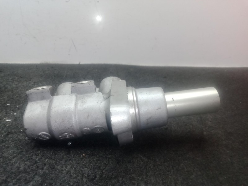 Recambio de bomba freno para peugeot 5008 (0u_, 0e_) 1.6 hdi referencia OEM IAM .  