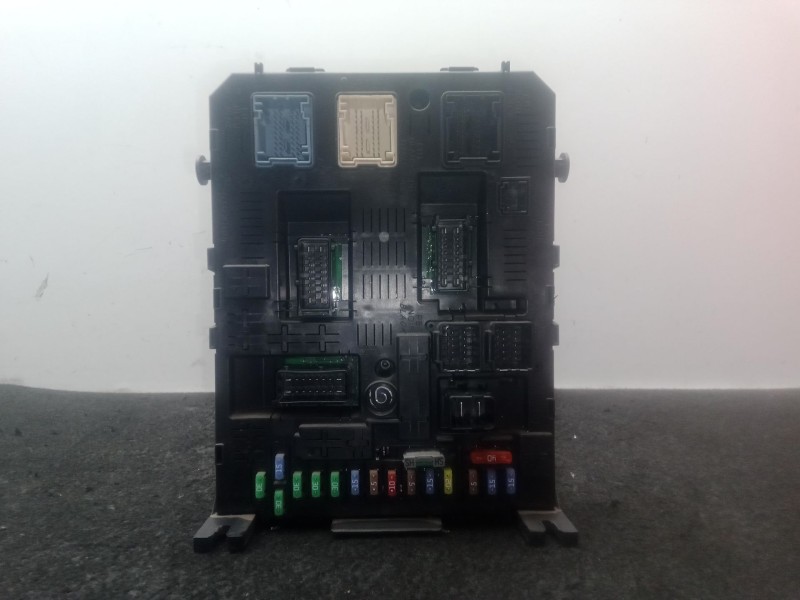 Recambio de caja reles / fusibles para peugeot 5008 (0u_, 0e_) 1.6 hdi referencia OEM IAM 281197595 JOHNSON CONTROLS 