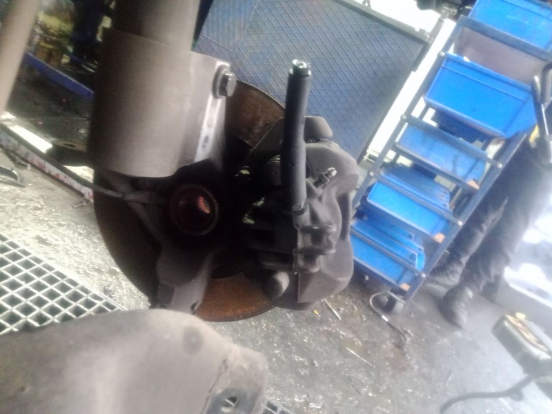 Recambio de mangueta delantera izquierda para peugeot 5008 (0u_, 0e_) 1.6 hdi referencia OEM IAM   