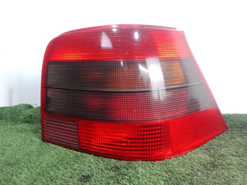 Recambio de piloto trasero derecho para volkswagen golf iv (1j1) 1.9 tdi referencia OEM IAM SIN REFERENCIA AHUMADO HELLA