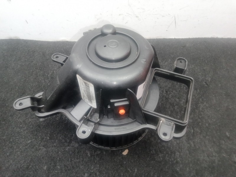 Recambio de motor calefaccion para peugeot 5008 (0u_, 0e_) 1.6 hdi referencia OEM IAM T3953001 - T39530016119 BEHR 