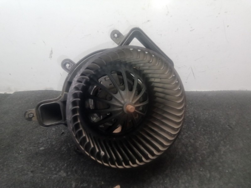 Recambio de motor calefaccion para peugeot 5008 (0u_, 0e_) 1.6 hdi referencia OEM IAM T3953001 - T39530016119 BEHR 