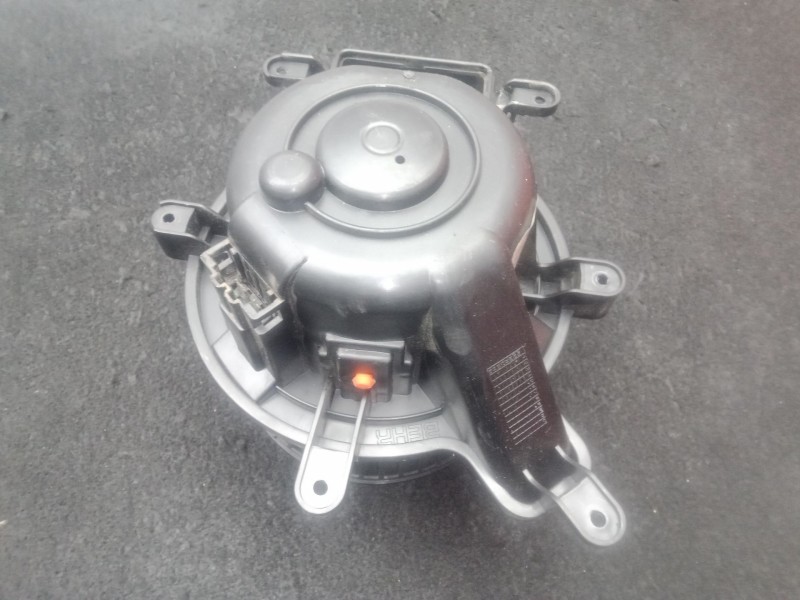Recambio de motor calefaccion para peugeot 5008 (0u_, 0e_) 1.6 hdi referencia OEM IAM T3953001 - T39530016119 BEHR 