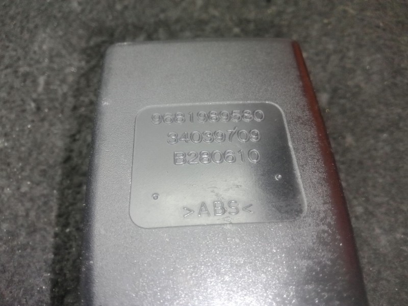 Recambio de enganche cinturon delantero derecho para peugeot 5008 (0u_, 0e_) 1.6 hdi referencia OEM IAM 9681989580 - 34039709  