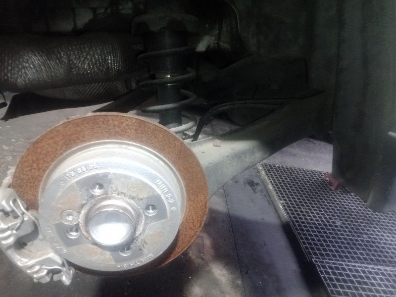 Recambio de mangueta trasera derecha para mini mini (r50, r53) one referencia OEM IAM   