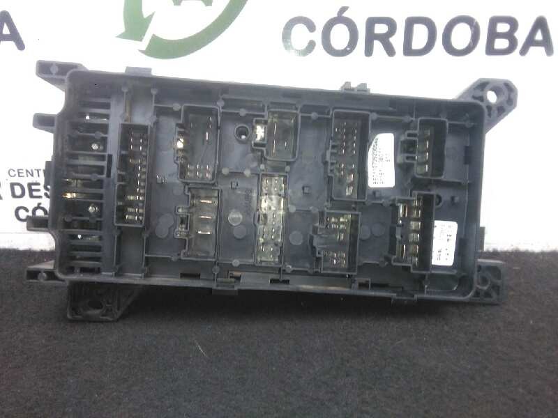 Recambio de caja reles / fusibles para kia sorento 2.5 crdi referencia OEM IAM 911613E011  