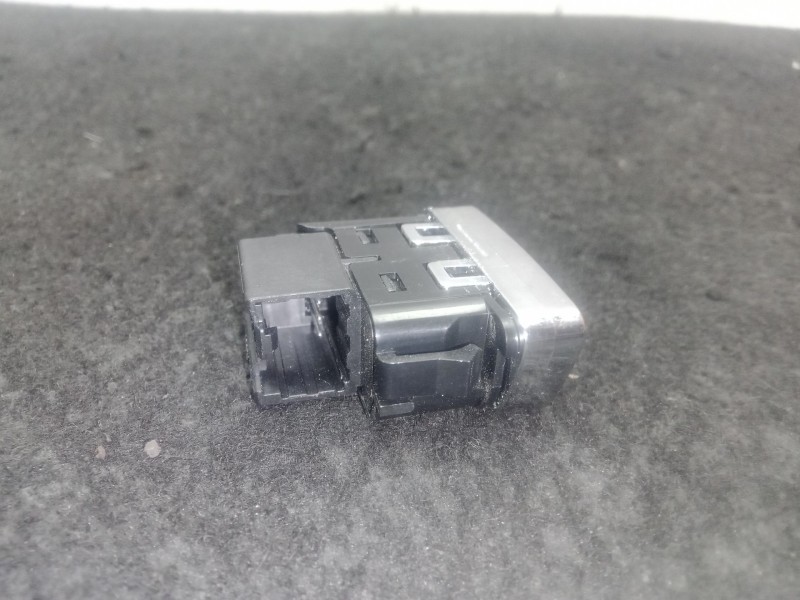 Recambio de mando cierre centralizado para ford mondeo v hatchback (ce) 2.0 tdci referencia OEM IAM BB5T14017DCW  