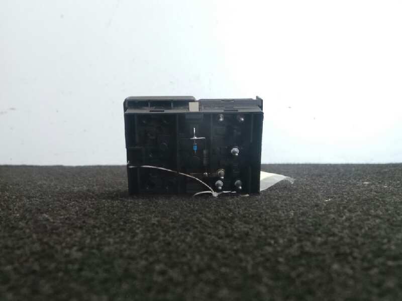 Recambio de mando elevalunas delantero izquierdo para bmw serie 5 berlina (e34) 2.5 tds referencia OEM IAM   