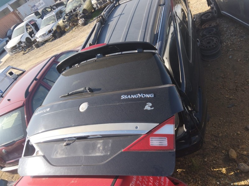Recambio de porton trasero para ssangyong rodius 2.7 turbodiesel cat referencia OEM IAM   