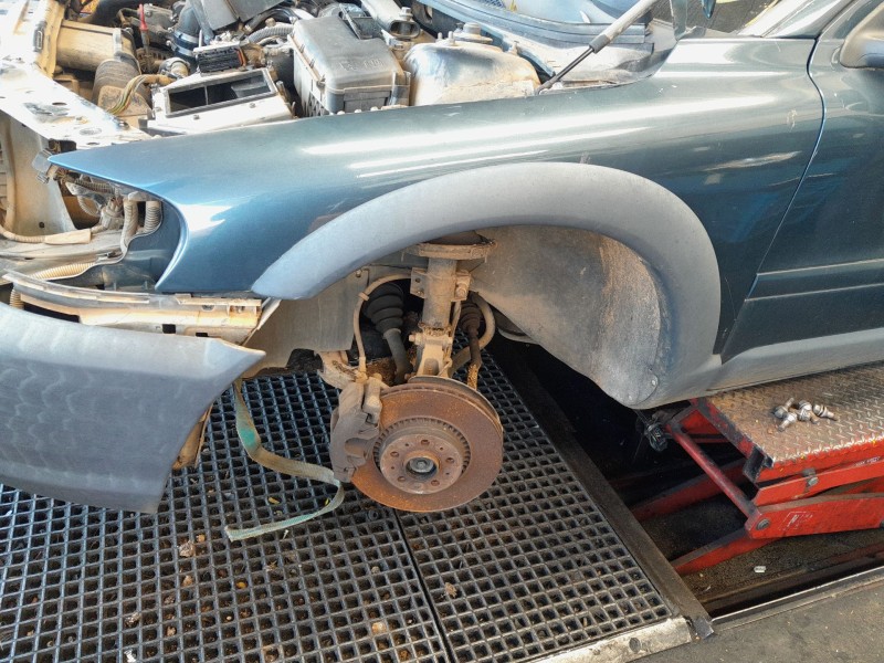 Recambio de aleta delantera izquierda para volvo xc70 2.4 diesel cat referencia OEM IAM   