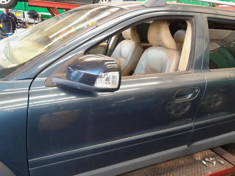 Recambio de puerta delantera izquierda para volvo xc70 2.4 diesel cat referencia OEM IAM   