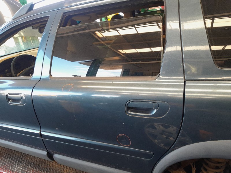 Recambio de puerta trasera izquierda para volvo xc70 2.4 diesel cat referencia OEM IAM   