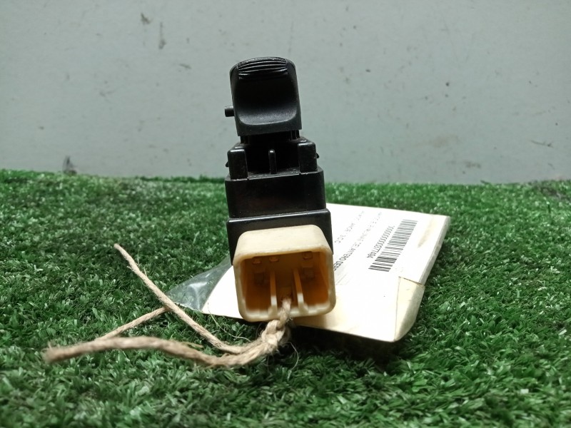 Recambio de mando elevalunas delantero derecho para daewoo lanos 1.3 g referencia OEM IAM   