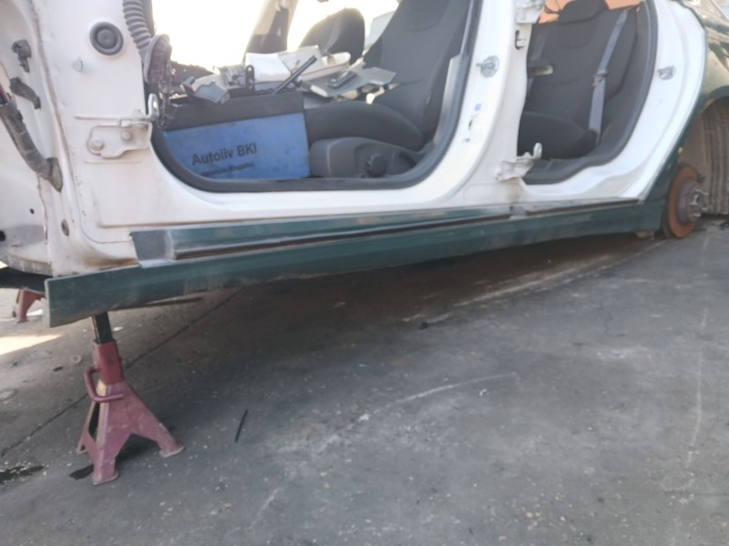 Recambio de faldon lateral para ford mondeo v hatchback (ce) 2.0 tdci referencia OEM IAM   