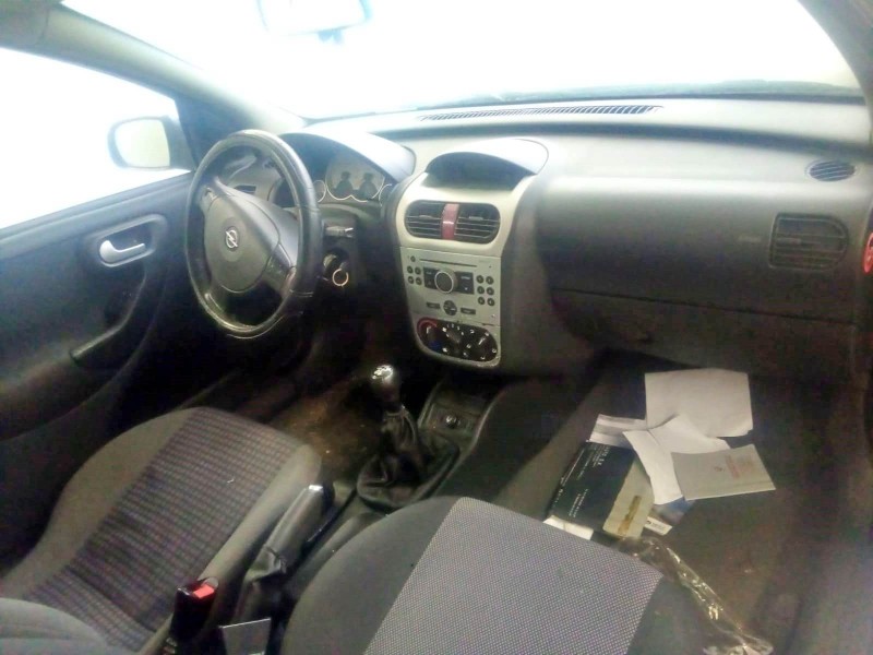 opel corsa c (x01) del año 2005