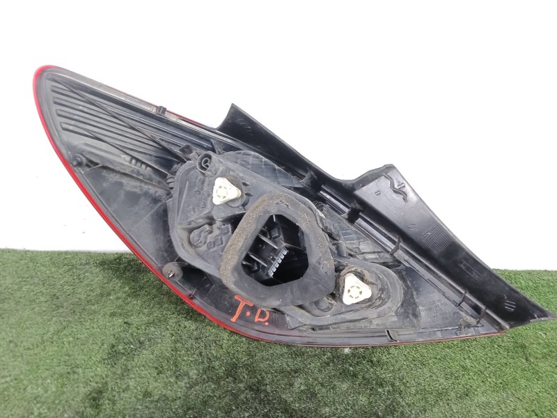 Recambio de piloto trasero derecho para opel corsa d (s07) 1.3 cdti (l08, l68) referencia OEM IAM 89318821 CORSA.D VALEO