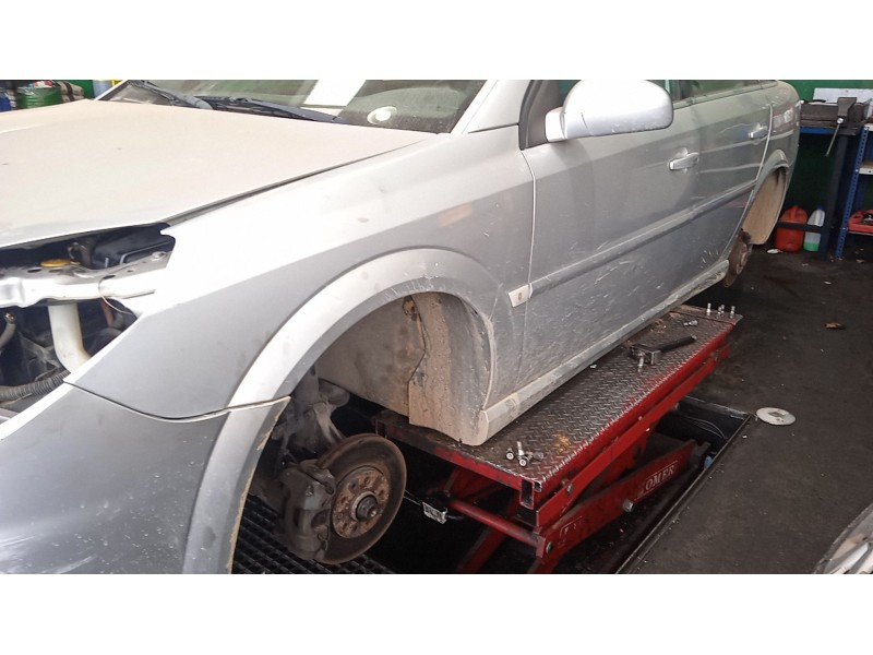 Recambio de aleta delantera izquierda para opel vectra c gts (z02) 1.9 cdti (f68) referencia OEM IAM   