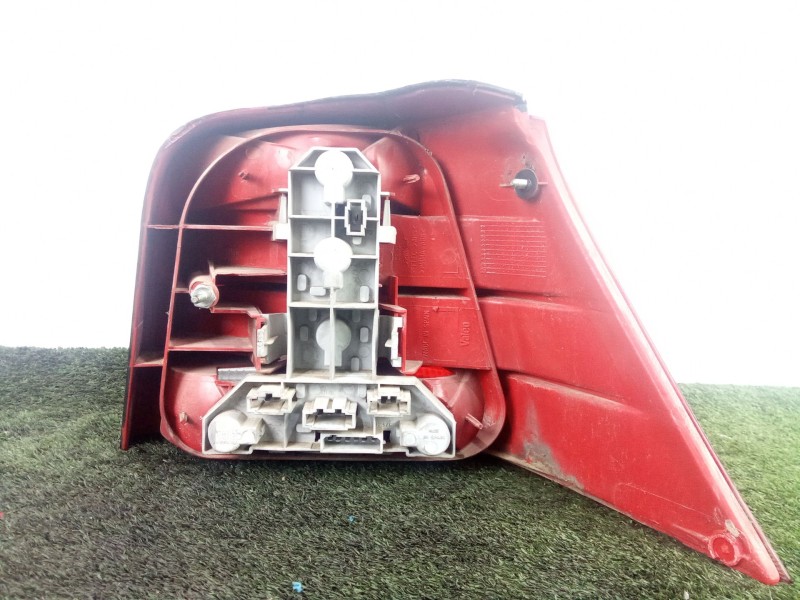 Recambio de piloto trasero izquierdo para volkswagen golf iv (1j1) 1.4 16v referencia OEM IAM 89397262 AMBAR 