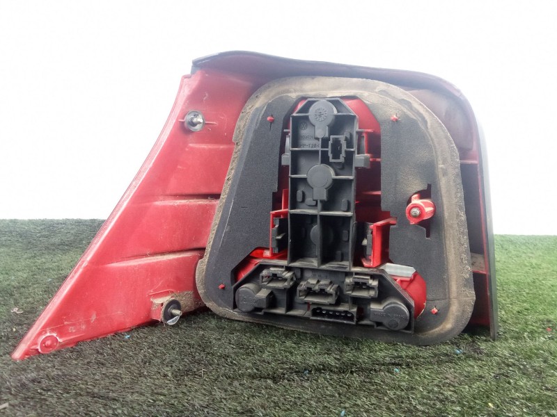 Recambio de piloto trasero derecho para volkswagen golf iv (1j1) 1.4 16v referencia OEM IAM 1J6945096Q AMBAR 