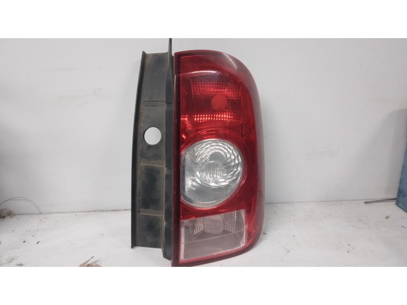 Recambio de piloto trasero derecho para dacia duster 1.5 dci diesel fap cat referencia OEM IAM 265506837R  