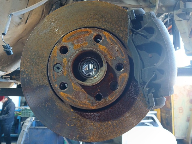 Recambio de mangueta delantera derecha para dacia duster (hm_) 1.5 dci 115 4x4 referencia OEM IAM   