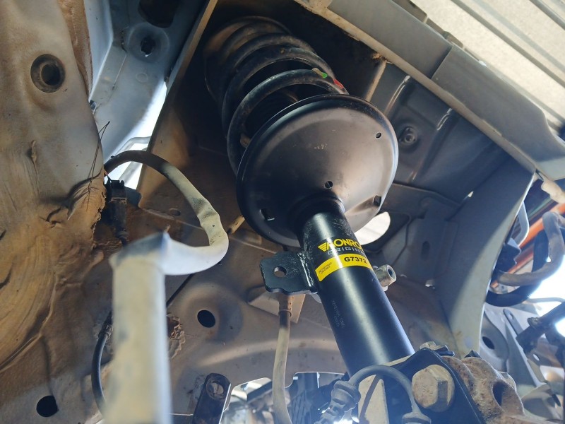 Recambio de amortiguador delantero derecho para dacia duster (hm_) 1.5 dci 115 4x4 referencia OEM IAM   