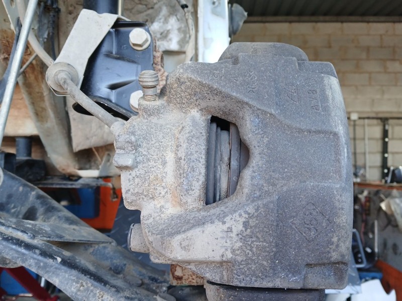 Recambio de pinza freno delantera izquierda para dacia duster (hm_) 1.5 dci 115 4x4 referencia OEM IAM   