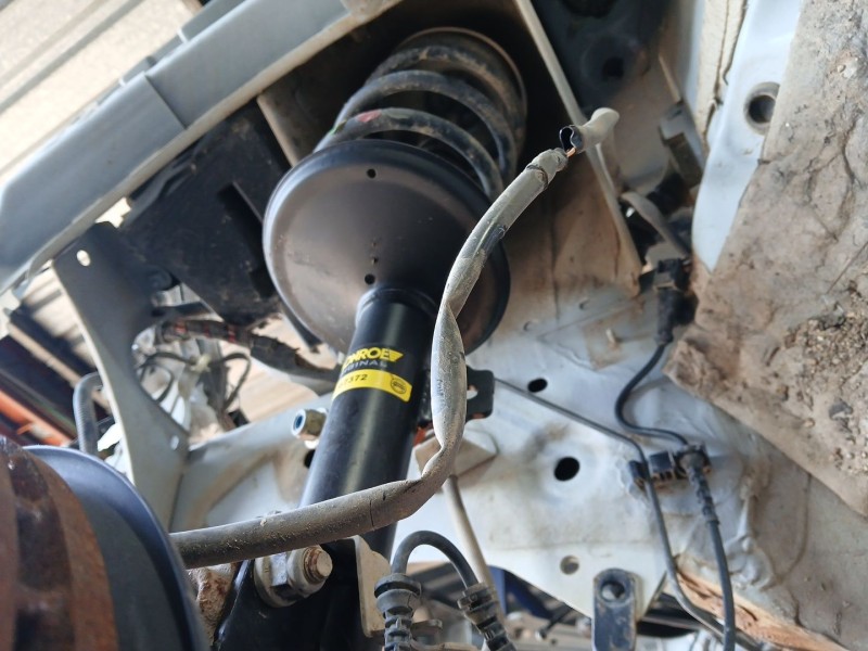 Recambio de amortiguador delantero izquierdo para dacia duster (hm_) 1.5 dci 115 4x4 referencia OEM IAM   