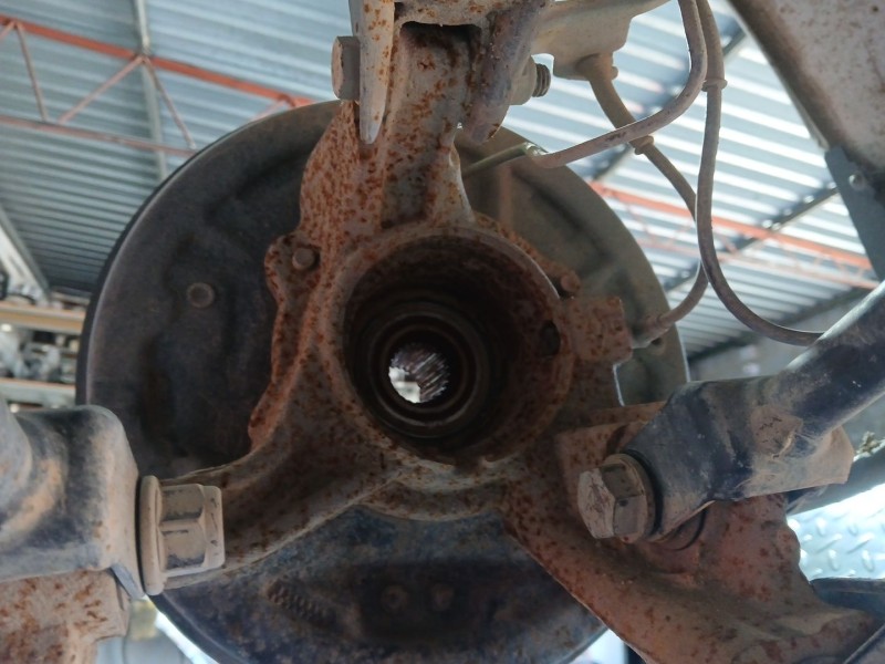 Recambio de mangueta trasera izquierda para dacia duster (hm_) 1.5 dci 115 4x4 referencia OEM IAM   