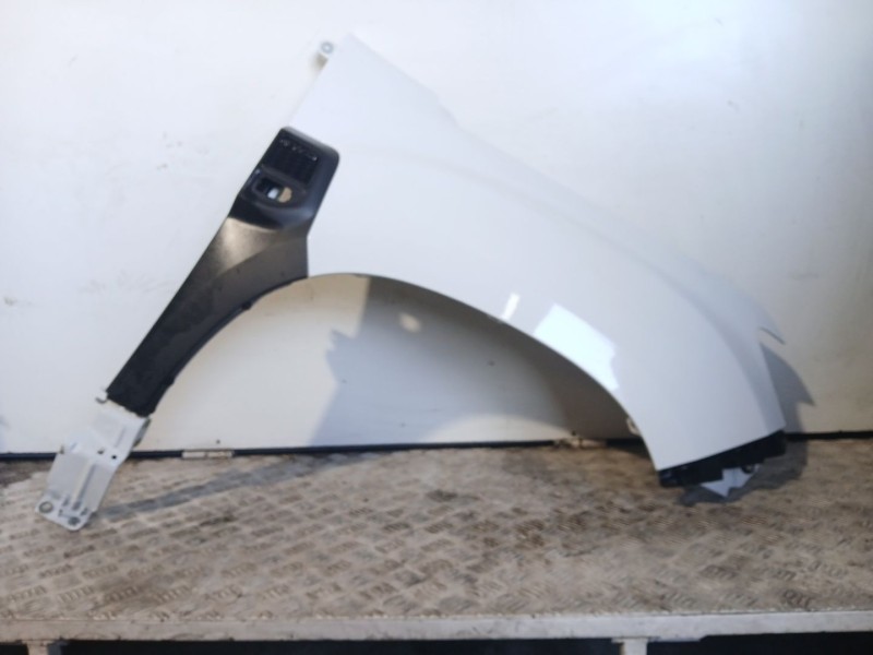 Recambio de aleta delantera derecha para dacia duster (hm_) 1.5 dci 115 4x4 referencia OEM IAM   BLANCO