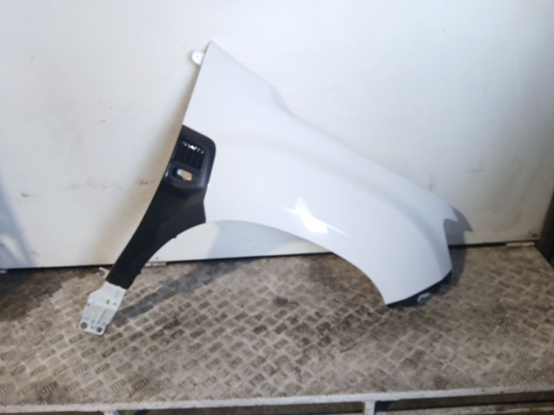 Recambio de aleta delantera derecha para dacia duster (hm_) 1.5 dci 115 4x4 referencia OEM IAM   BLANCO