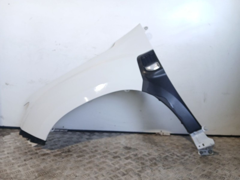 Recambio de aleta delantera izquierda para dacia duster (hm_) 1.5 dci 115 4x4 referencia OEM IAM   BLANCO