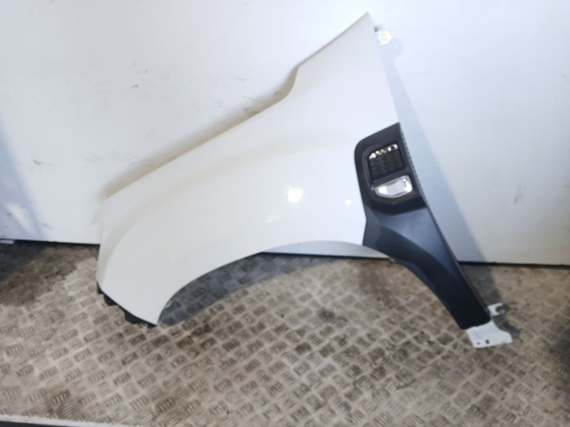 Recambio de aleta delantera izquierda para dacia duster (hm_) 1.5 dci 115 4x4 referencia OEM IAM   BLANCO