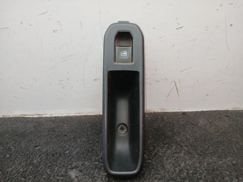 Recambio de mando elevalunas trasero derecho para dacia duster (hm_) 1.5 dci 115 4x4 referencia OEM IAM 829606755R  