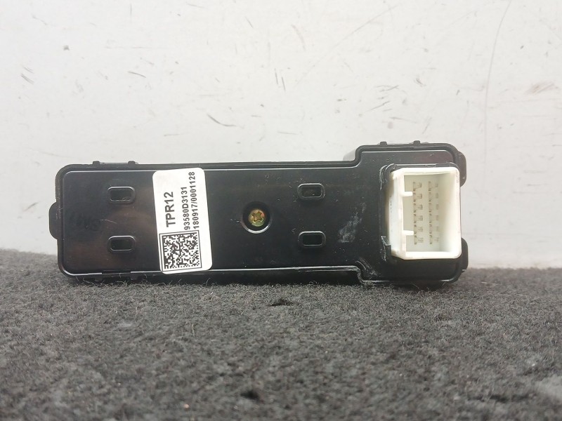 Recambio de mando elevalunas trasero derecho para hyundai tucson (tl, tle) 1.6 gdi referencia OEM IAM 93580D3131  