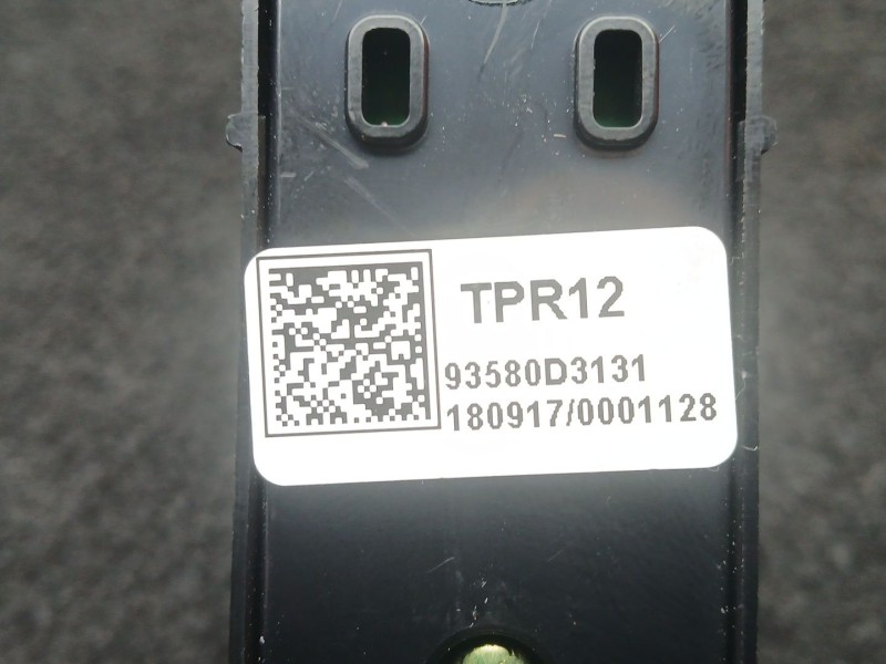 Recambio de mando elevalunas trasero derecho para hyundai tucson (tl, tle) 1.6 gdi referencia OEM IAM 93580D3131  