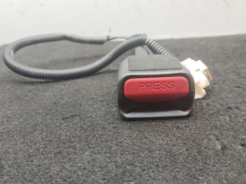 Recambio de enganche cinturon delantero izquierdo para hyundai tucson (tl, tle) 1.6 gdi referencia OEM IAM 88830D7000 - 63040090