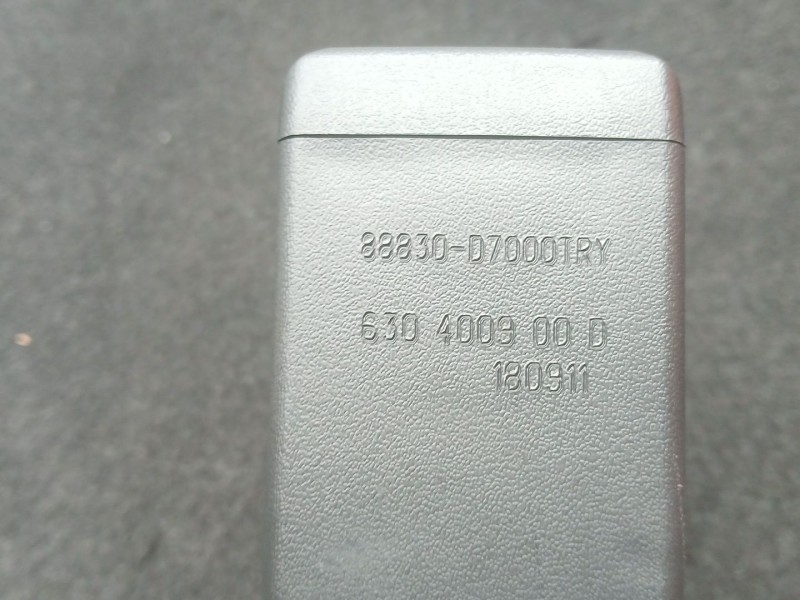 Recambio de enganche cinturon delantero izquierdo para hyundai tucson (tl, tle) 1.6 gdi referencia OEM IAM 88830D7000 - 63040090