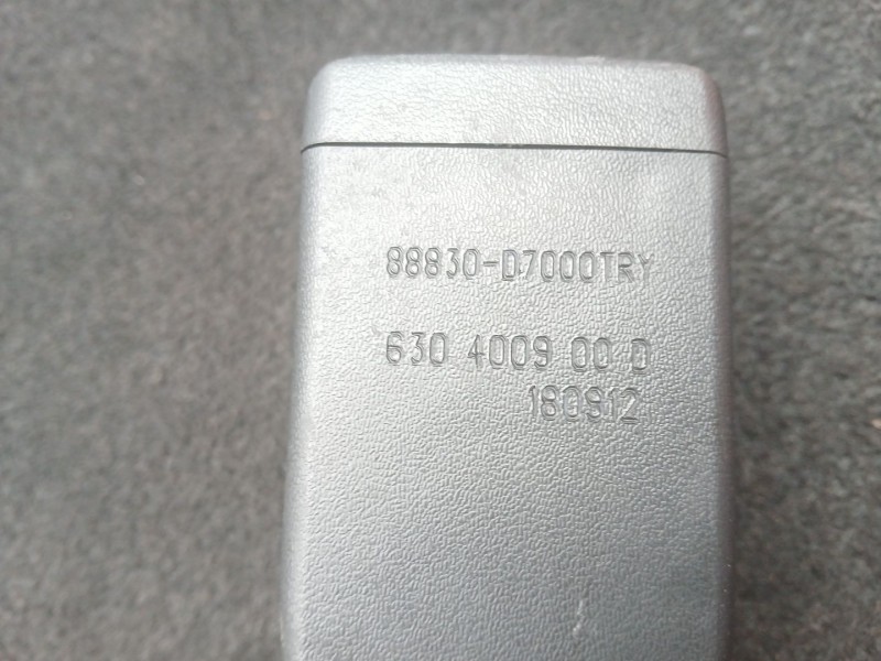 Recambio de enganche cinturon delantero derecho para hyundai tucson (tl, tle) 1.6 gdi referencia OEM IAM 88830D7000 - 630400900D
