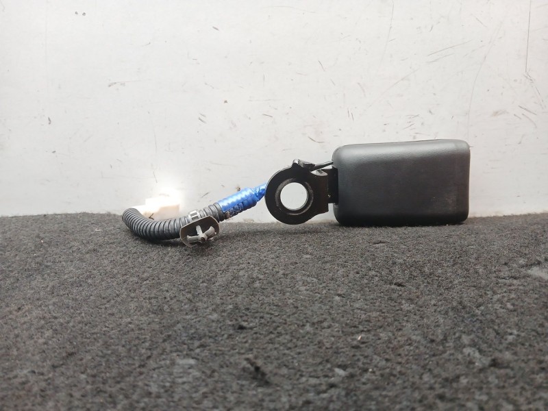 Recambio de enganche cinturon trasero derecho para hyundai tucson (tl, tle) 1.6 gdi referencia OEM IAM 89840D7000 - 630401800C  